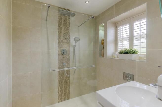 9 Tadcaster Close, En-suite