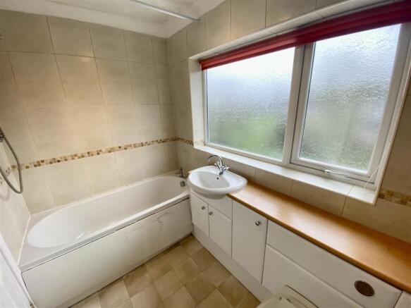 FAMILY BATHROOM
