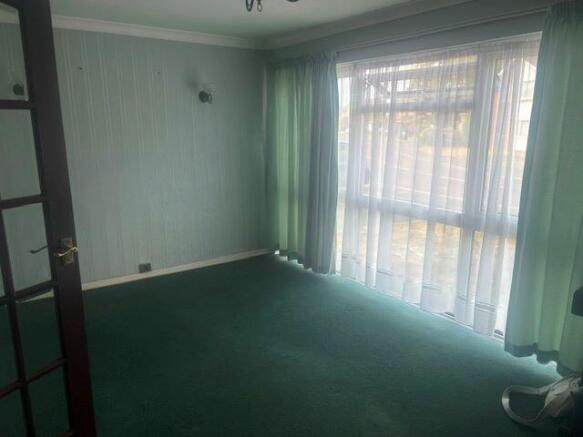 8 Coppice Gardens, Yateley, Hampshire, GU46 6EF photo 5