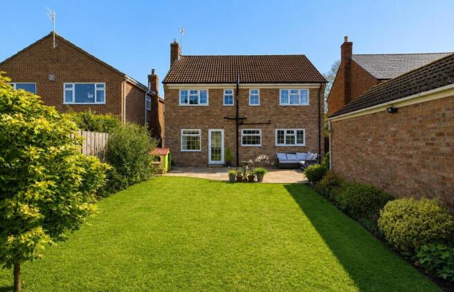 4 bed Detached for sale Image 5
