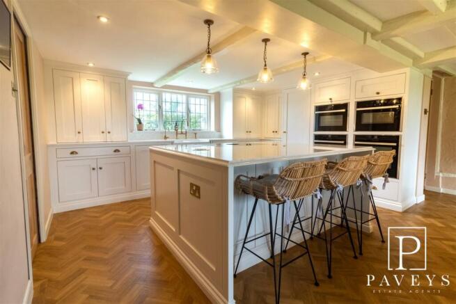 KITCHEN/DINING FAMILY ROOM