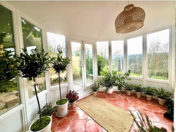 5 bed Semi-Detached for sale Image 10