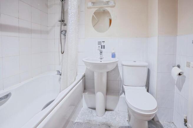 2 bed Flat for sale Image 4