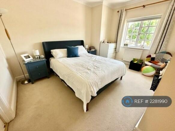 Spacious Master Bedroom ( En-Suite)
