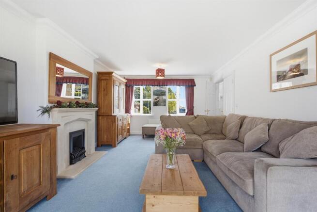 5 bed Detached for sale Image 7