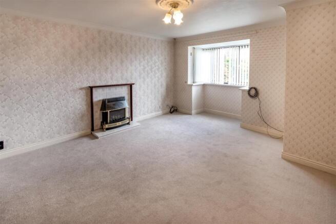4 bed Detached for sale Image 7
