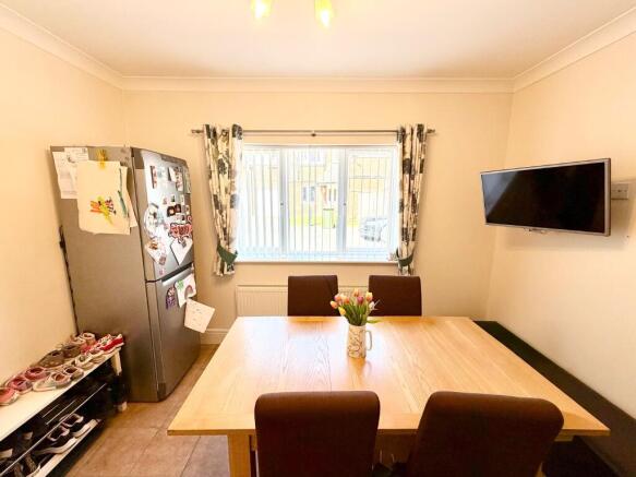 5 bed Detached for sale Image 7