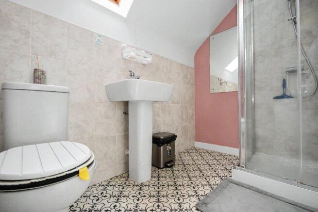 3 bed Town House for sale Image 9