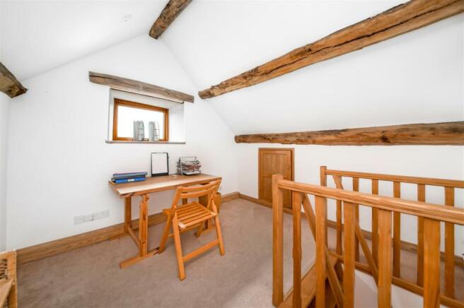ATTIC ROOM / STUDY / HOME OFFICE