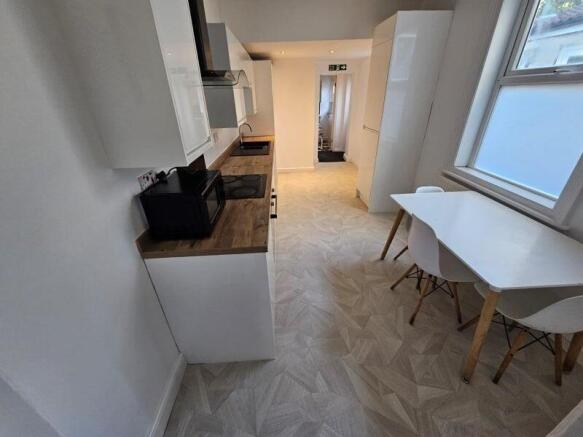 1 bed House Share to rent Image 12