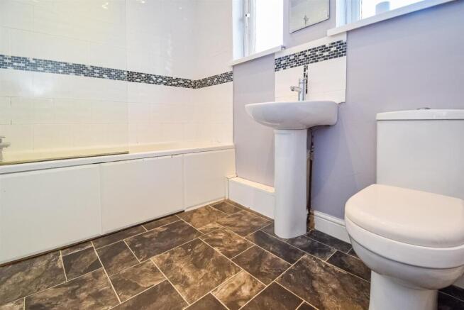 3 bed Semi-Detached to rent Image 7