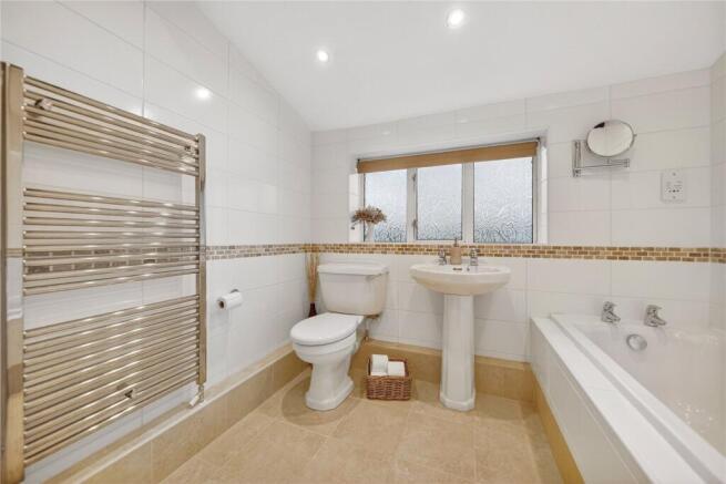 6 bed Detached for sale Image 12
