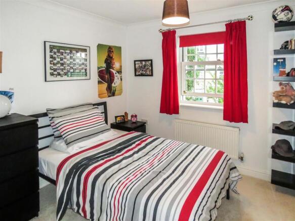 Bed 4.JPG