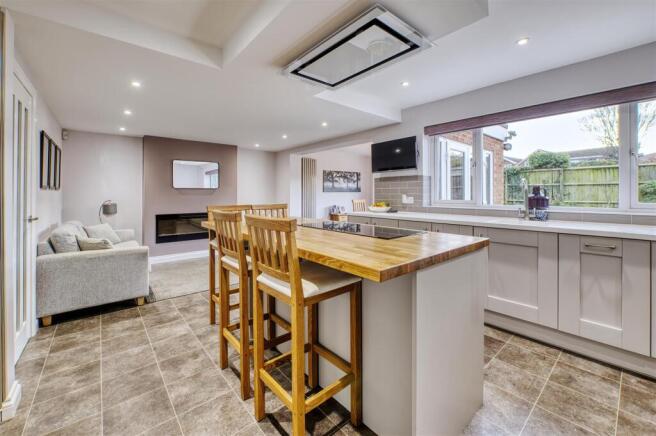 Holly RdD78_7920_HDR.jpg