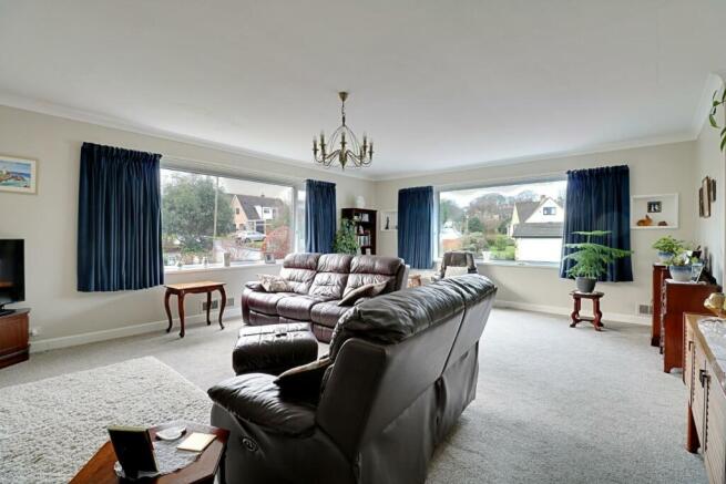 Living Room (3).jpg