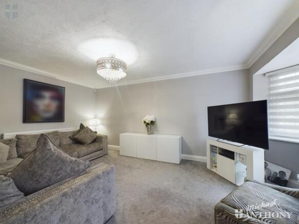 CAM03218G0-PR0104-STILL001