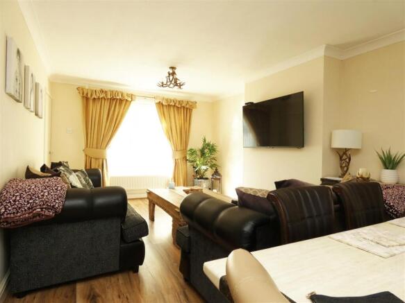 Lounge/Dining Room