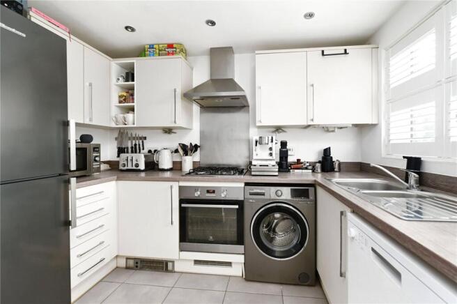 Filbert Grove, Hartley Wintney, Hook, Hampshire, RG27 photo 3