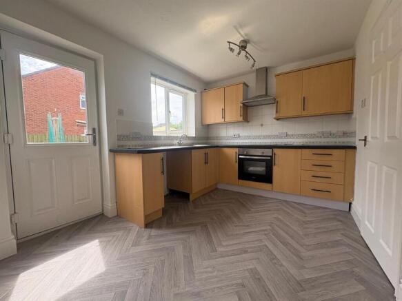 3 bed House to rent Image 5