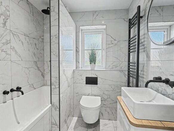 BATHROOM/WC