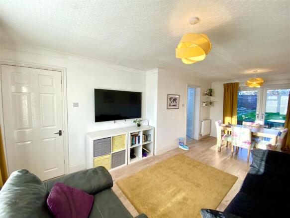 LIVING ROOM/DINING ROOM