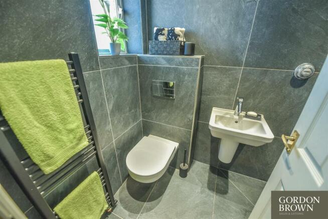 EN SUITE SHOWER ROOM/WC