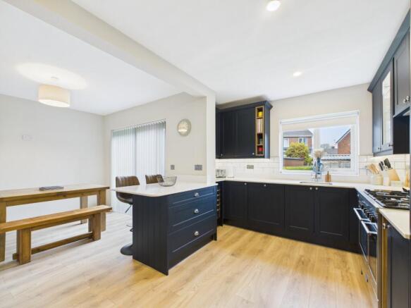 3 bed Semi-Detached for sale Image 4