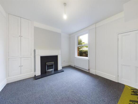 Dining room: