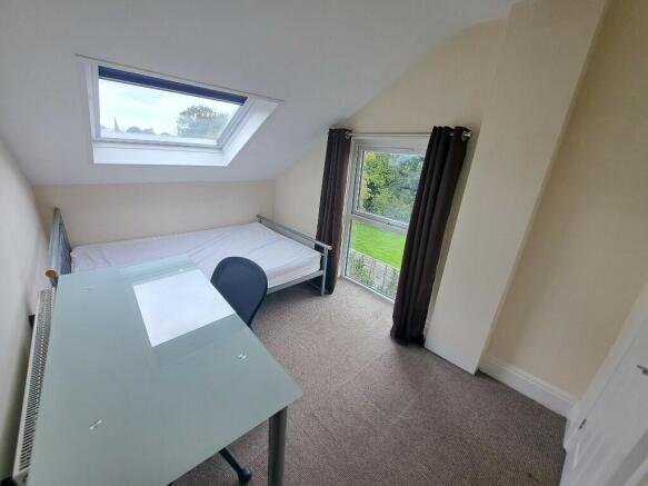 9 bed Detached to rent Image 10