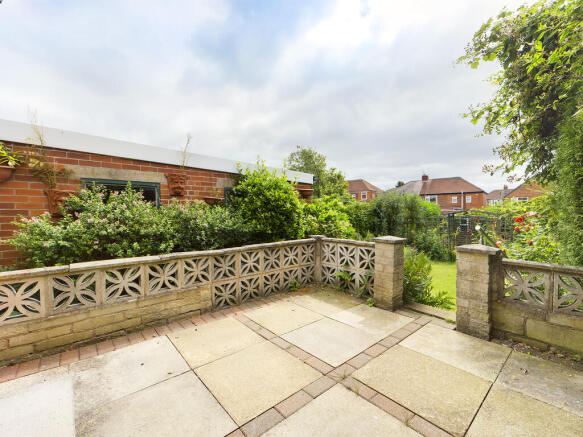 4 bed Semi-Detached to rent Image 12