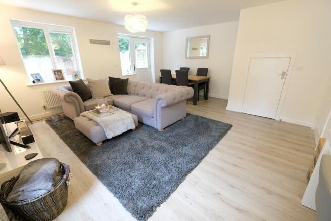 SITTING/DINING ROOM