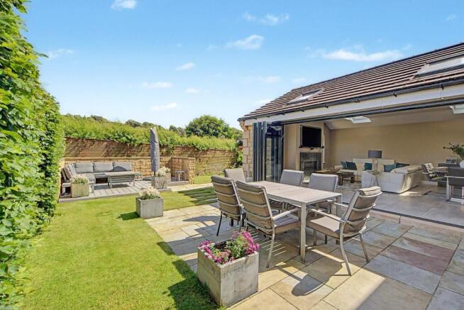 4 bed Detached for sale Image 10