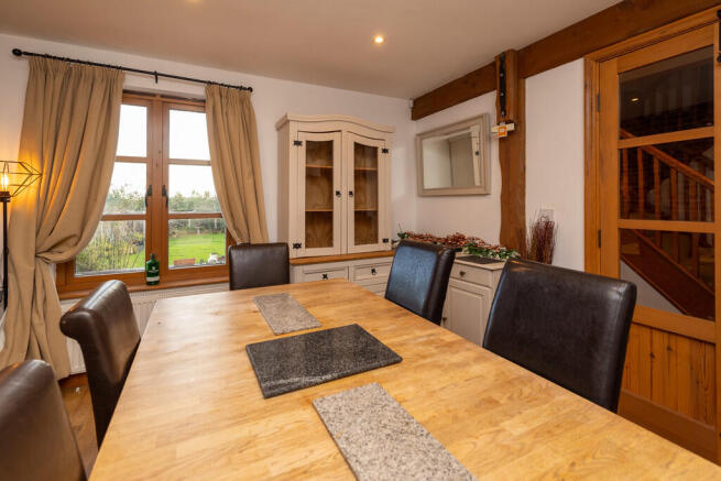 4 bed Detached for sale Image 8