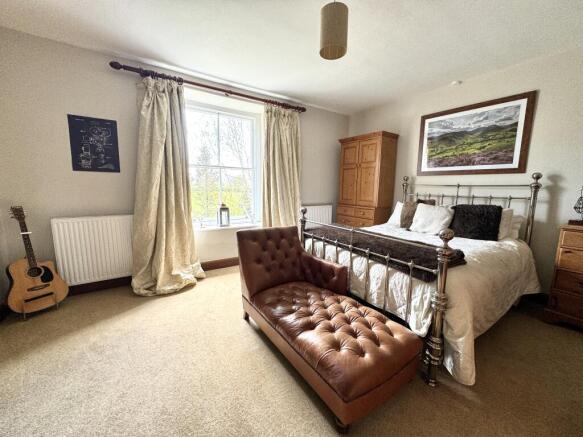 6 bed Detached for sale Image 11