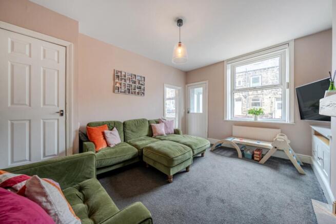 3 bed Terraced to rent Image 4