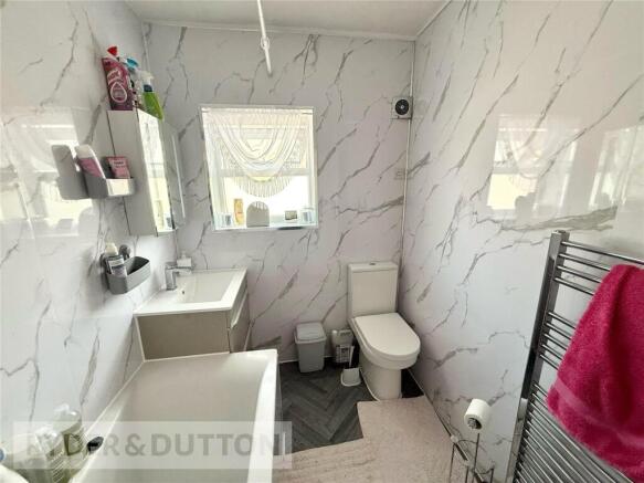 2 bed Terraced to rent Image 11