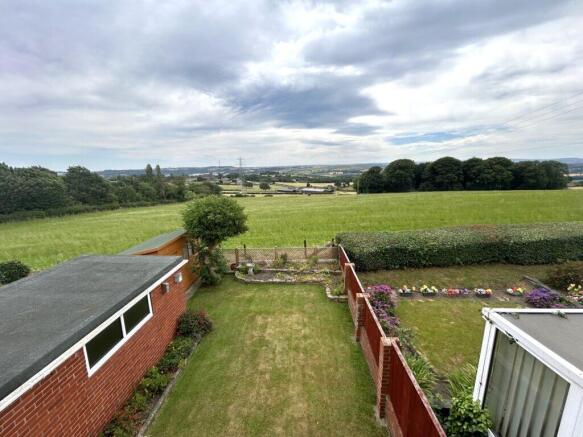5 bed Semi-Detached for sale Image 9