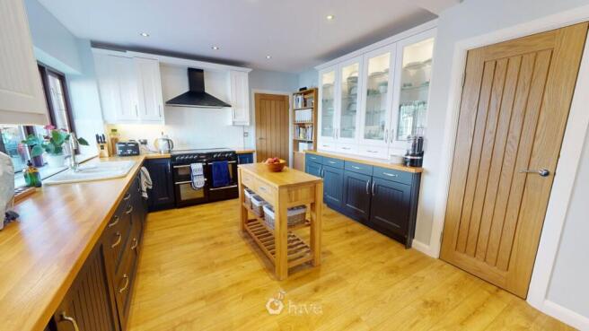 4 bed Semi-Detached for sale Image 5