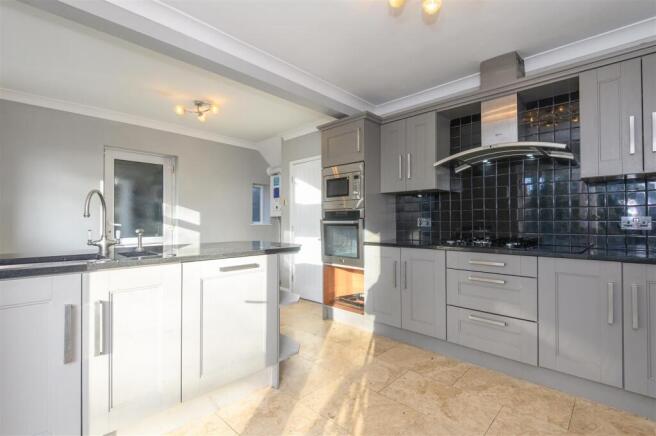 3 bed Semi-Detached for sale Image 8