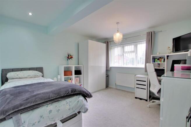 BEDROOM 2
