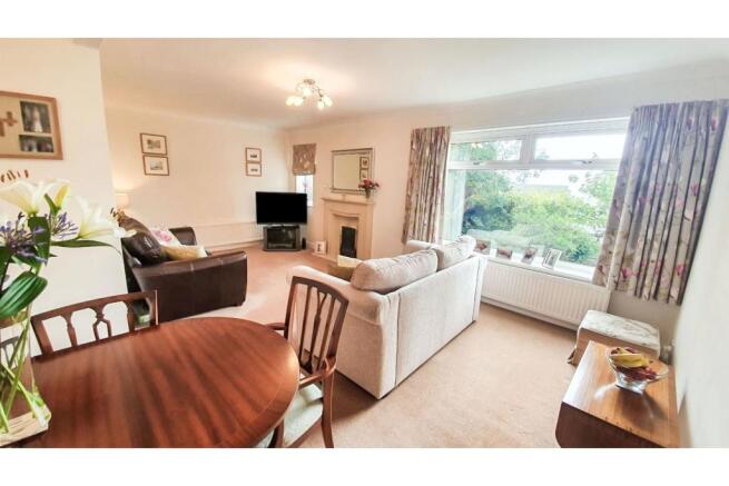 Lounge/Dining Room