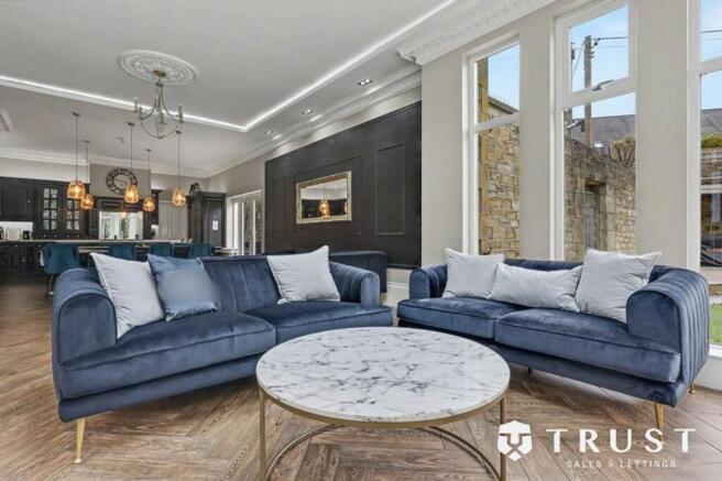 6 bed Detached for sale Image 10