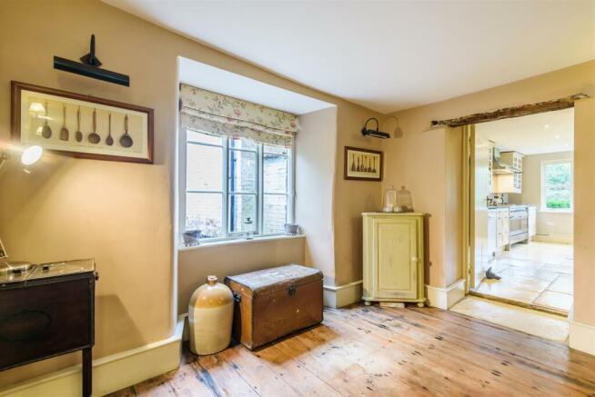 Dining room to kitchen
