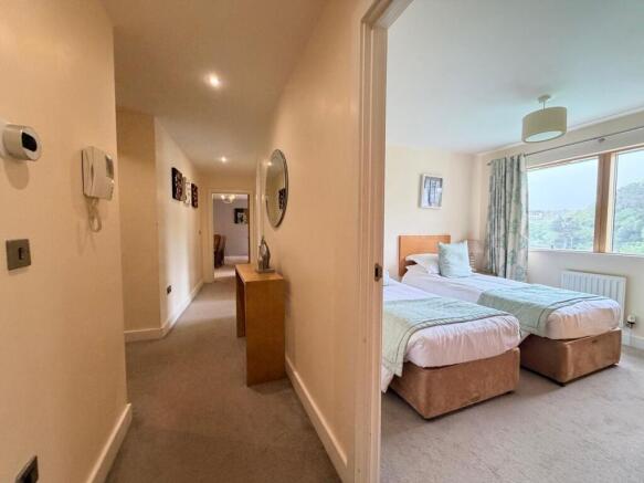 3 bed Apartment for sale Image 11