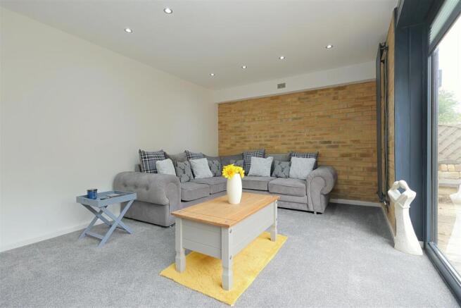 GARDEN ROOM