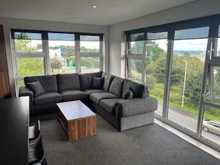 Flat 16 Peninsula Seating area.jpg