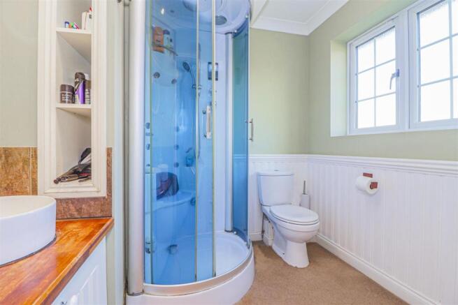 EN SUITE SHOWER ROOM