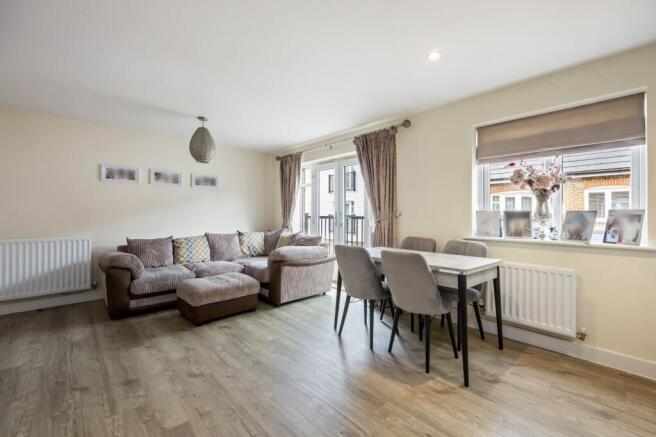 Kitchen / Dining Area