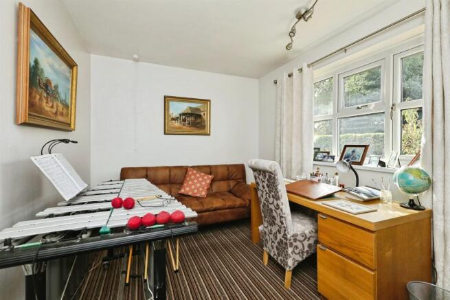 4 bed Detached for sale Image 12