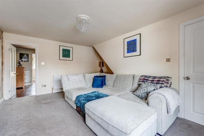 36FarnabyDrive(Interior)(5of25).jpg